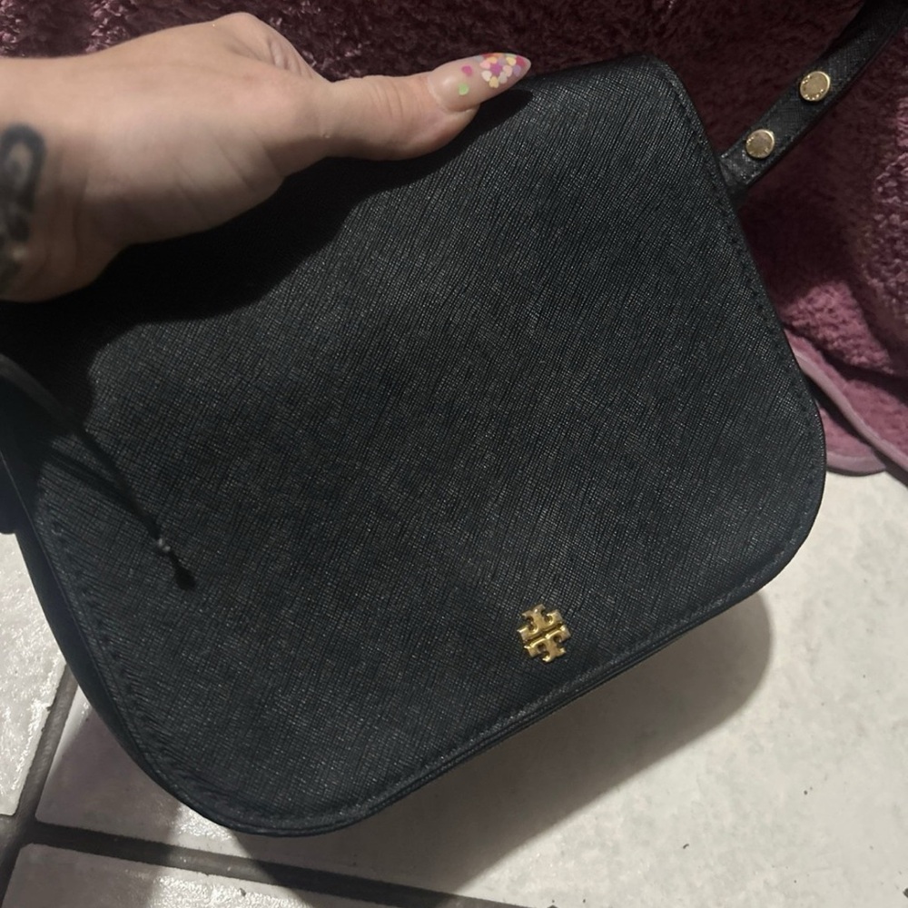 Tory Burch Emerson Womens Saffiano Leather Crossbody
Bag (Black)